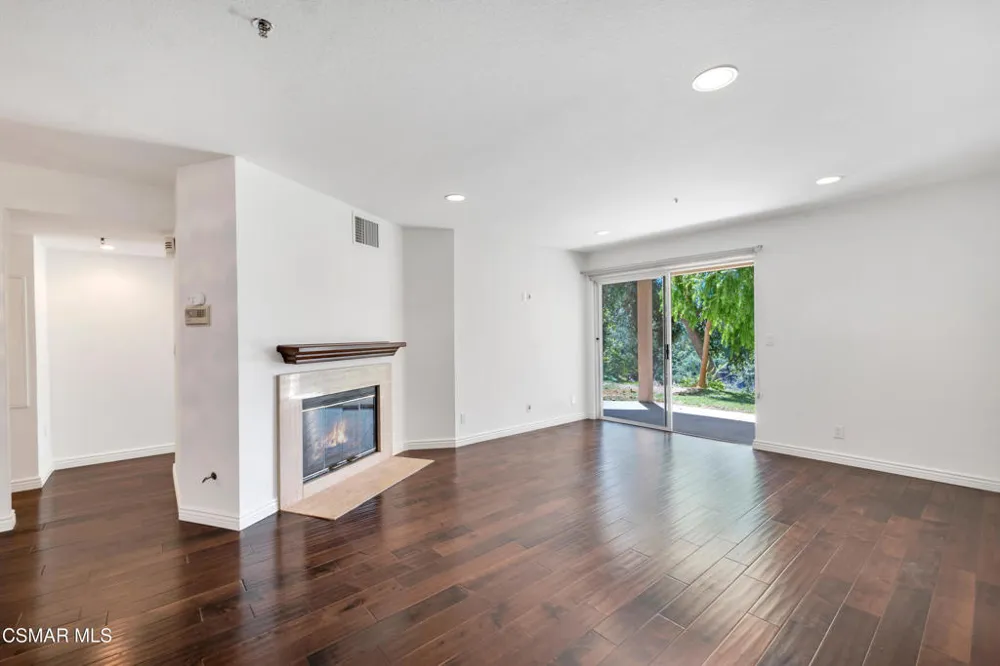 5744 Oak Bend Lane #108 Oak Park, CA 91377