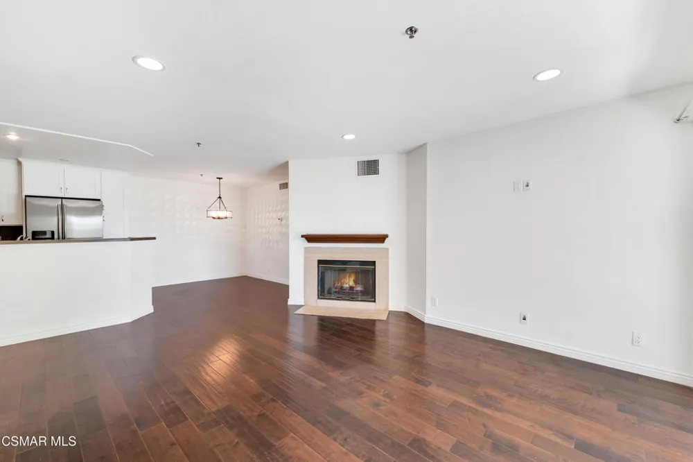 5744 Oak Bend Lane #108 Oak Park, CA 91377