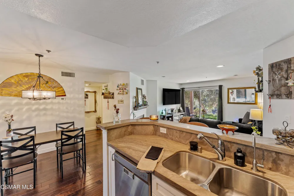 5744 Oak Bend Lane #108 Oak Park, CA 91377
