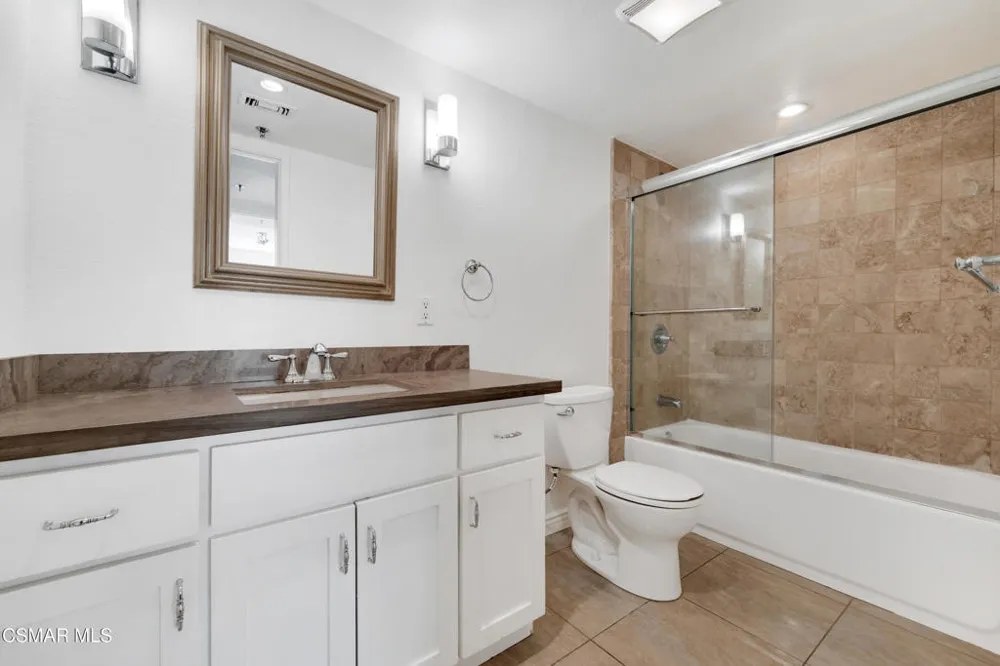 5744 Oak Bend Lane #108 Oak Park, CA 91377