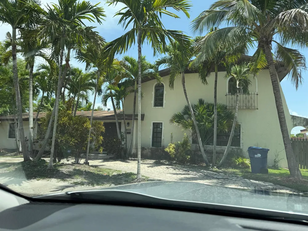 2390 NE 199th Street Aventura, FL 33180