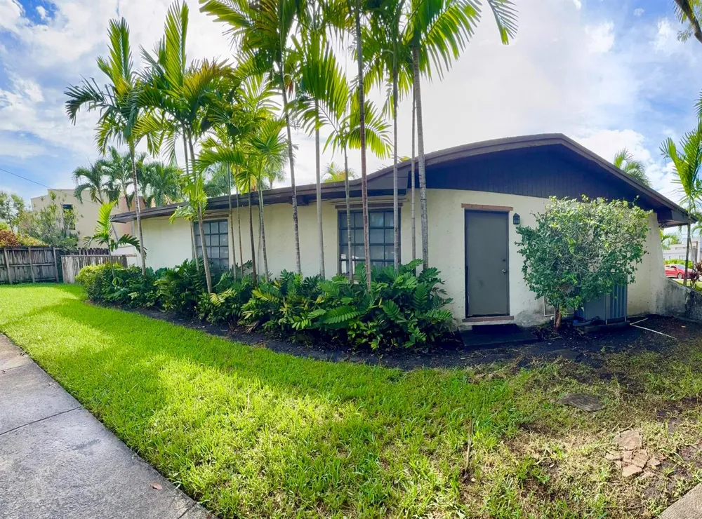 2390 NE 199th Street Aventura, FL 33180