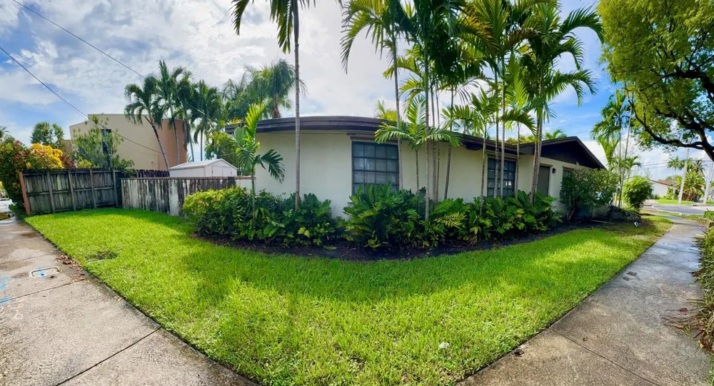 2390 NE 199th Street Aventura, FL 33180