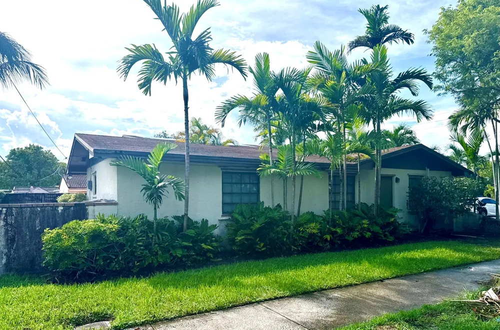 2390 NE 199th Street Aventura, FL 33180