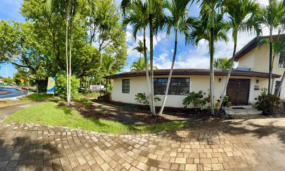 2390 NE 199th Street Aventura, FL 33180