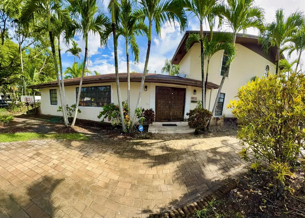2390 NE 199th Street Aventura, FL 33180