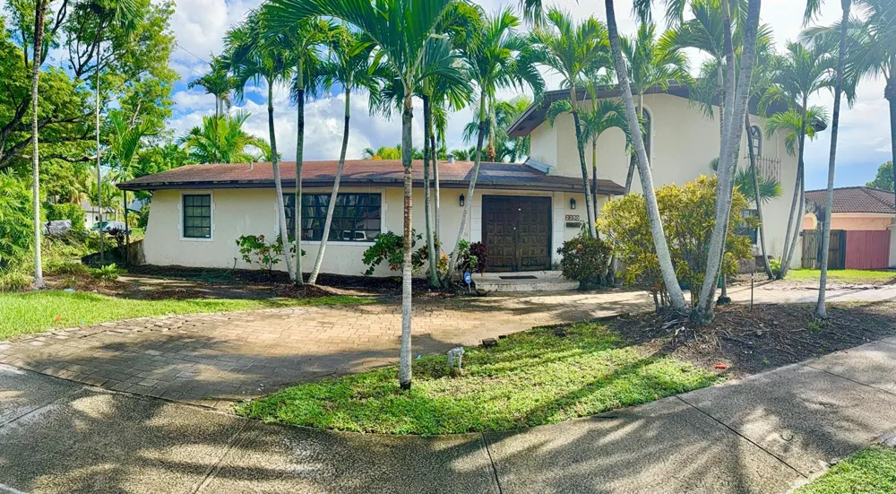 2390 NE 199th Street Aventura, FL 33180