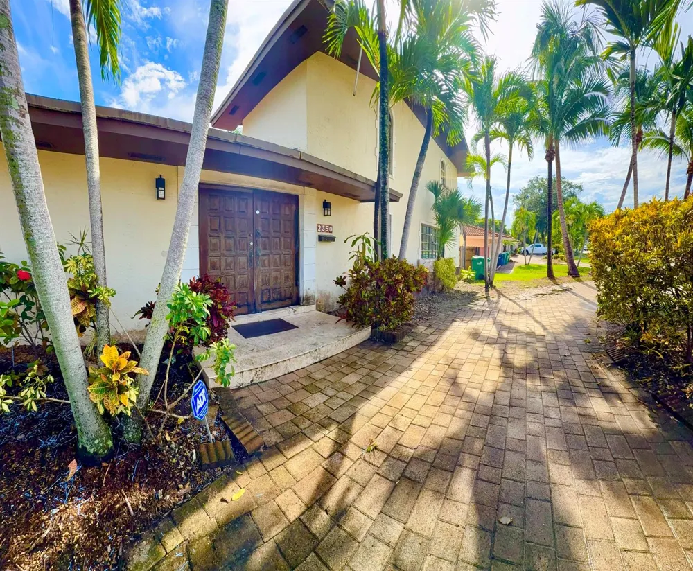 2390 NE 199th Street Aventura, FL 33180