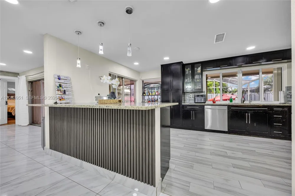 8441 Sunset Strip Sunrise, FL 33322