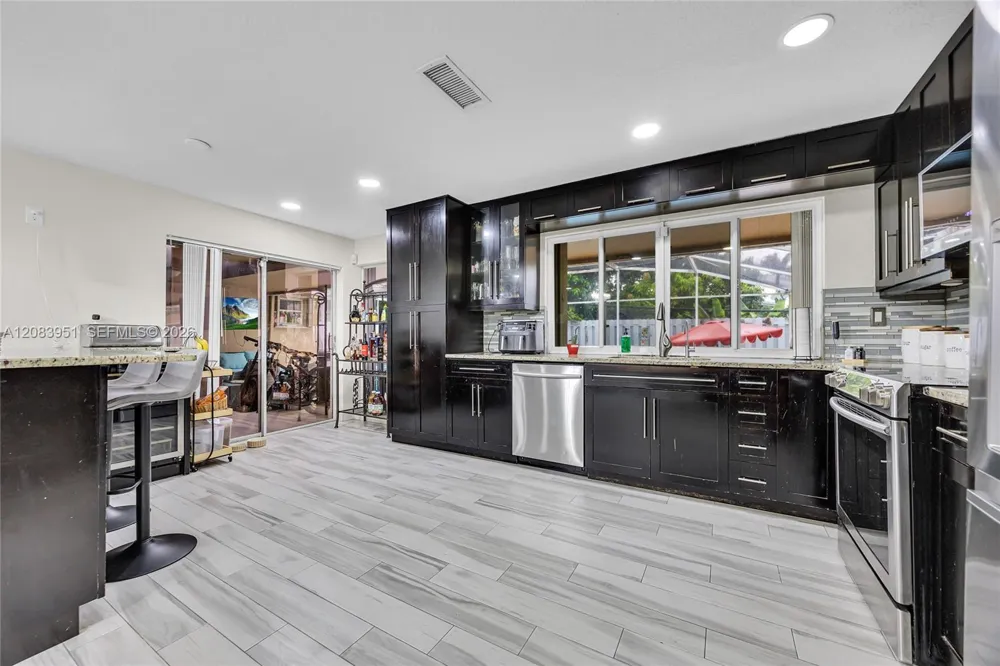 8441 Sunset Strip Sunrise, FL 33322