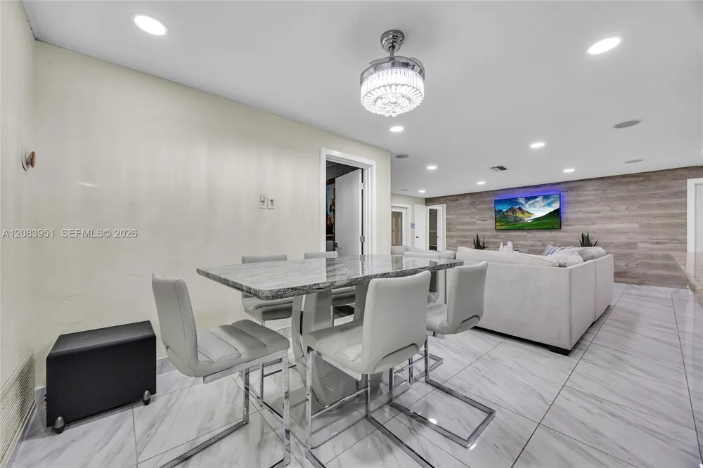 8441 Sunset Strip Sunrise, FL 33322