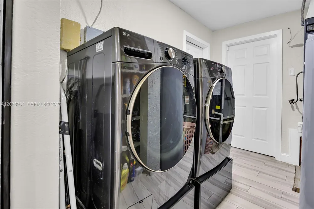 8441 Sunset Strip Sunrise, FL 33322