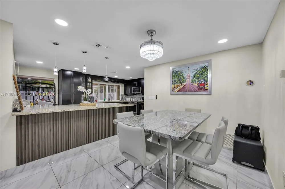 8441 Sunset Strip Sunrise, FL 33322