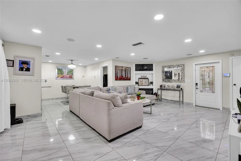 8441 Sunset Strip Sunrise, FL 33322
