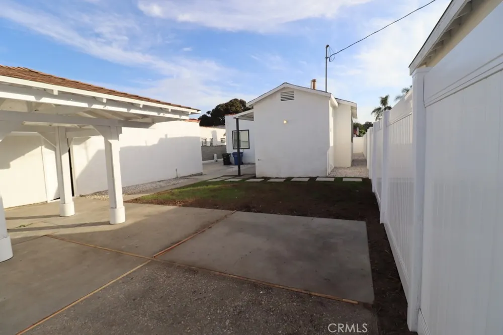 1917 W 74th Los Angeles, CA 90047