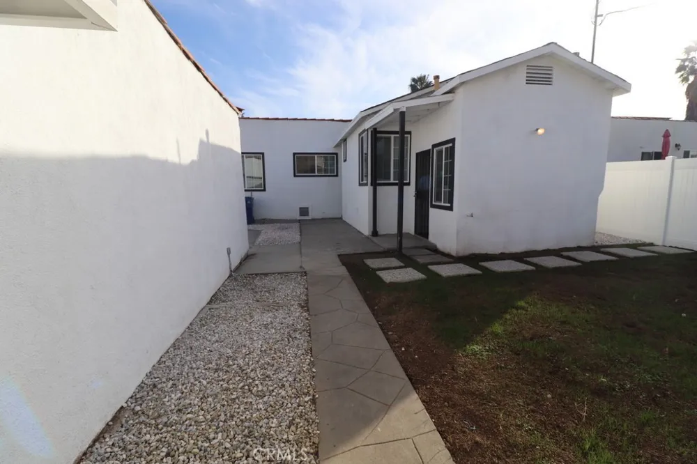 1917 W 74th Los Angeles, CA 90047