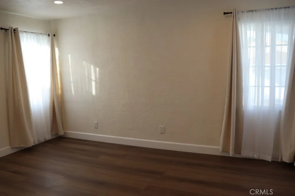 1917 W 74th Los Angeles, CA 90047