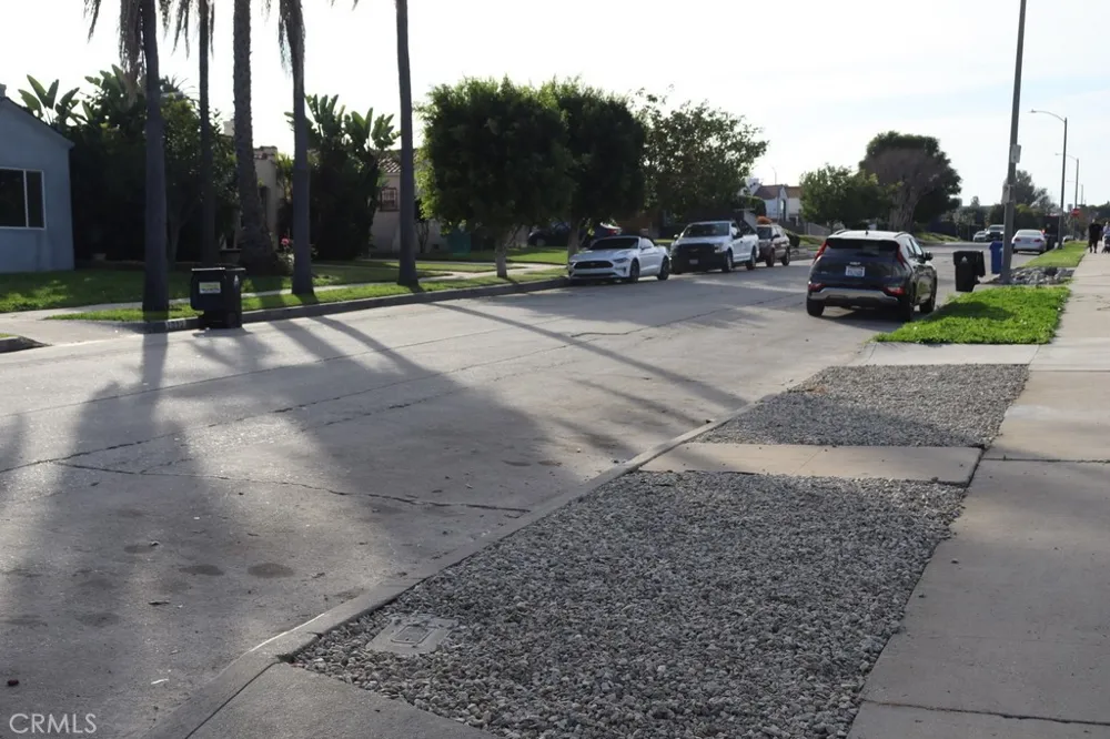 1917 W 74th Los Angeles, CA 90047