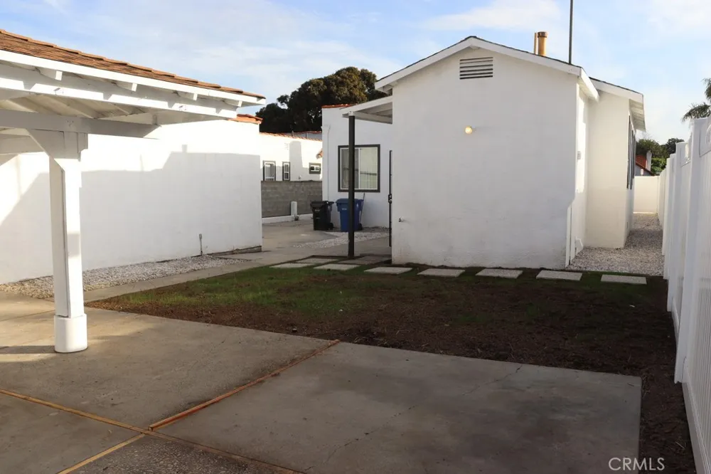 1917 W 74th Los Angeles, CA 90047