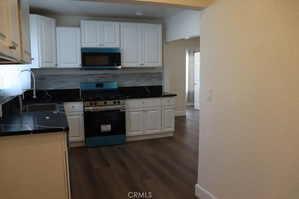 1917 W 74th Los Angeles, CA 90047