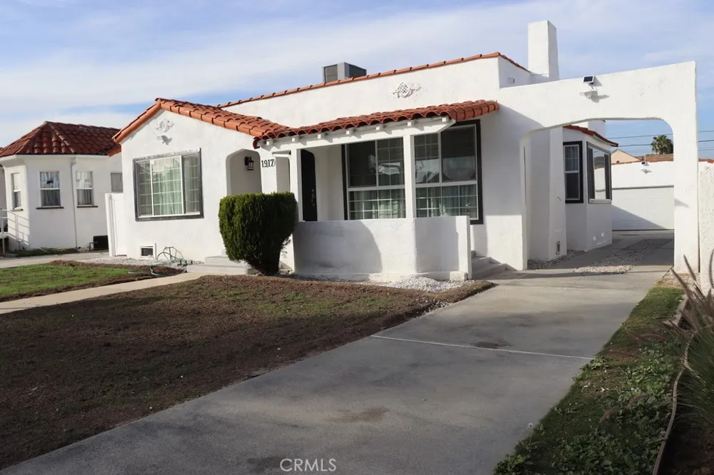 1917 W 74th Los Angeles, CA 90047