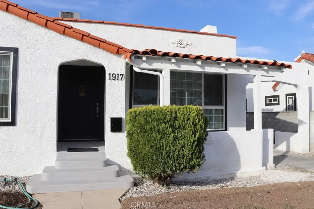 1917 W 74th Los Angeles, CA 90047