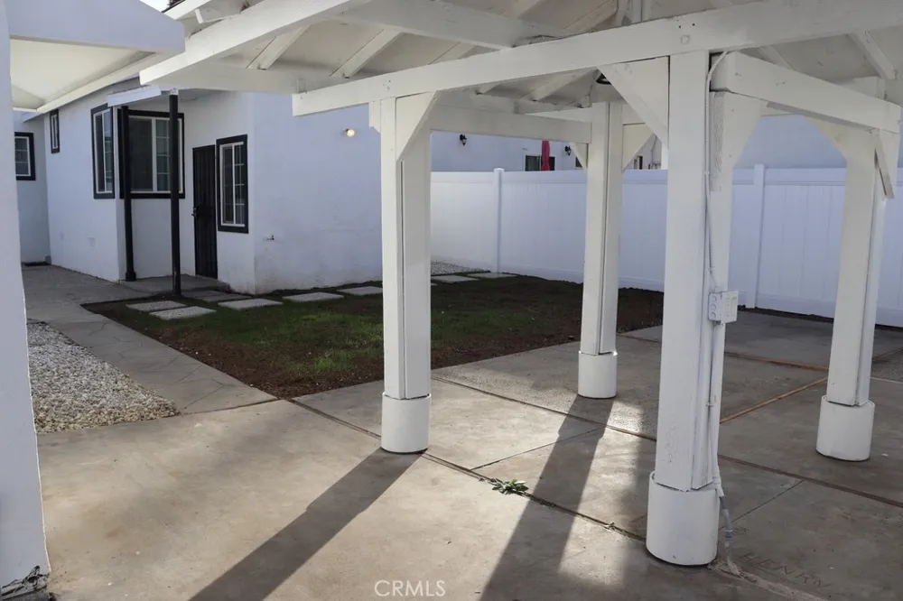 1917 W 74th Los Angeles, CA 90047