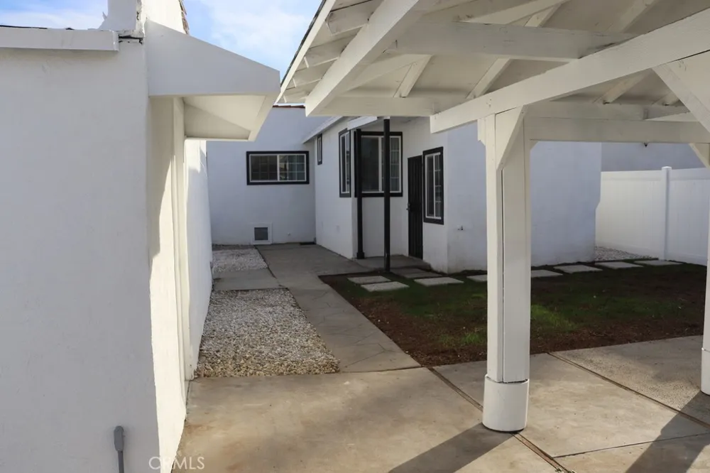 1917 W 74th Los Angeles, CA 90047