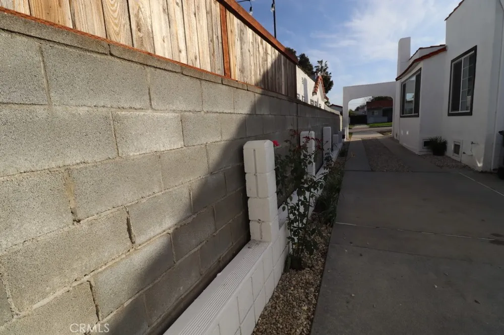 1917 W 74th Los Angeles, CA 90047