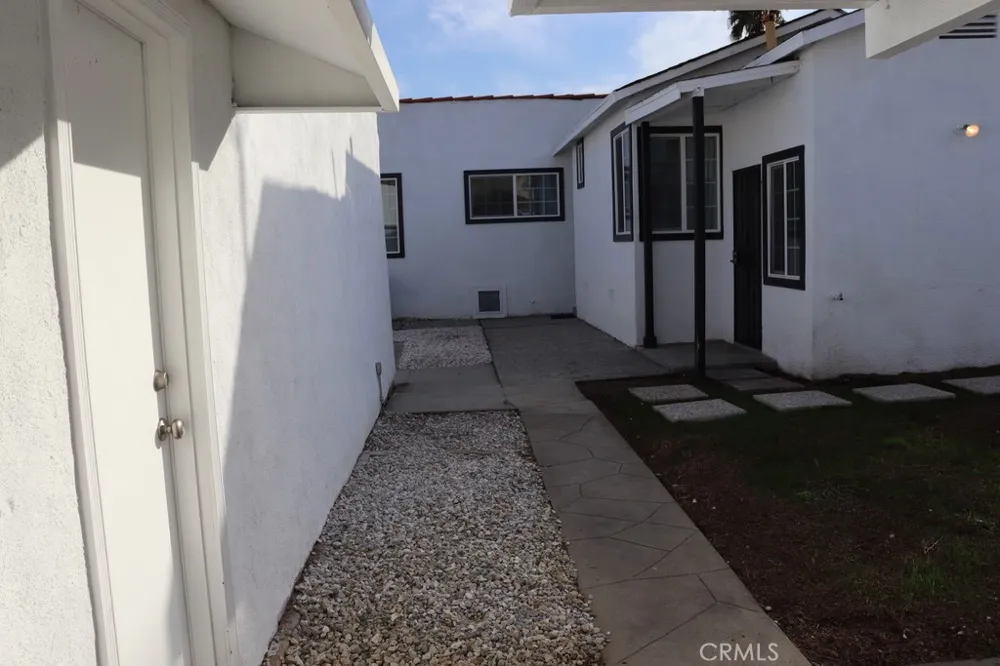 1917 W 74th Los Angeles, CA 90047