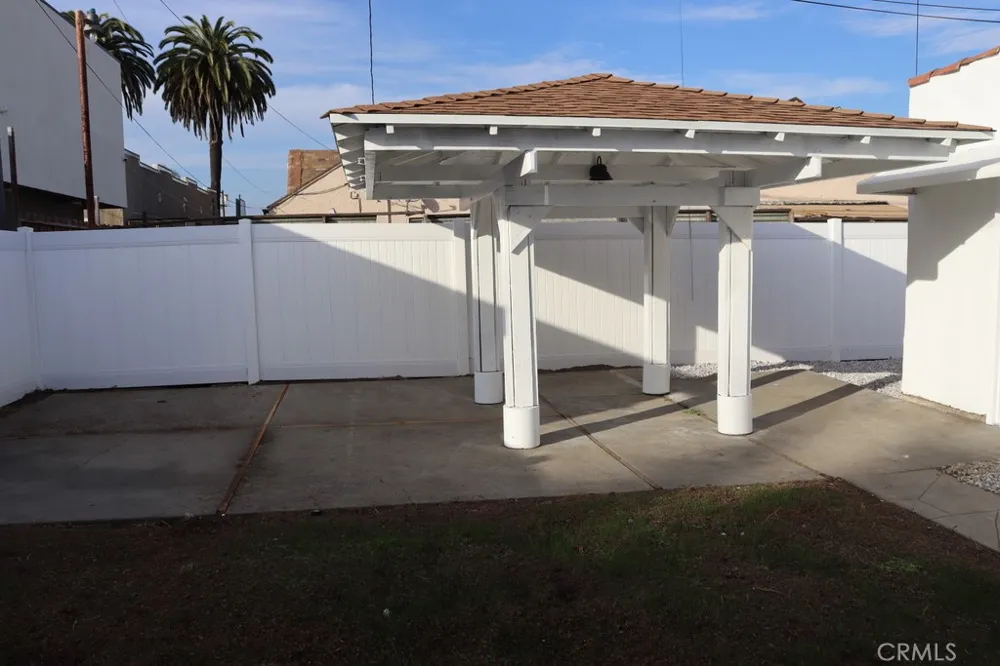 1917 W 74th Los Angeles, CA 90047