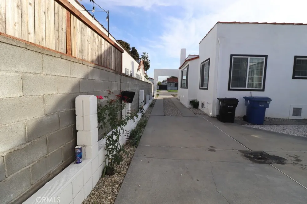 1917 W 74th Los Angeles, CA 90047