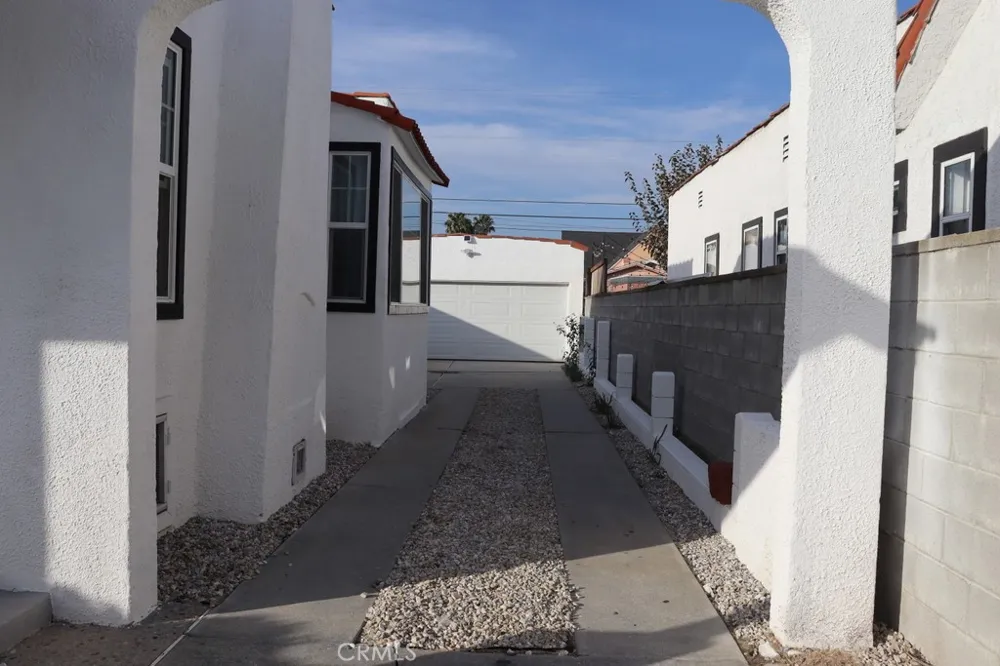 1917 W 74th Los Angeles, CA 90047