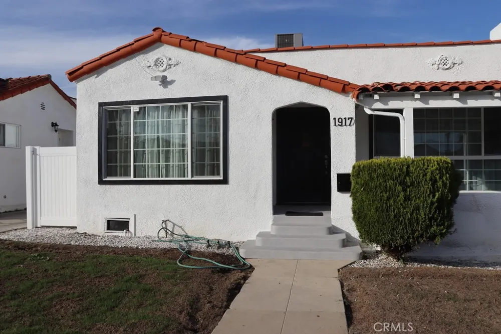 1917 W 74th Los Angeles, CA 90047