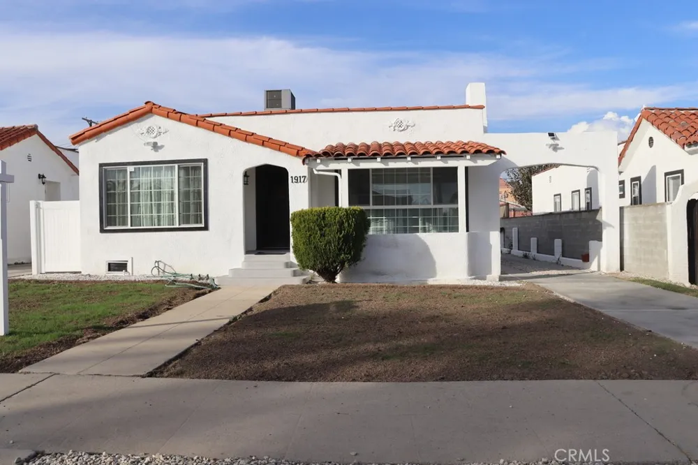 1917 W 74th Los Angeles, CA 90047