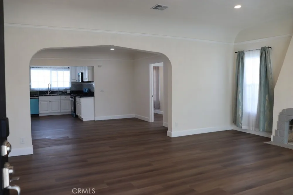 1917 W 74th Los Angeles, CA 90047