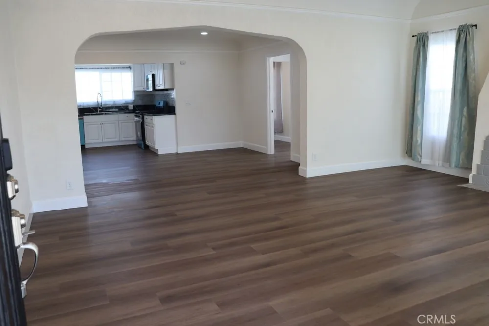 1917 W 74th Los Angeles, CA 90047