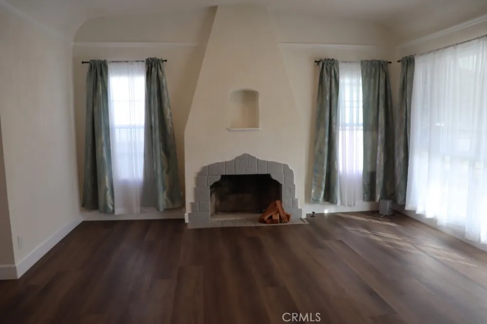 1917 W 74th Los Angeles, CA 90047