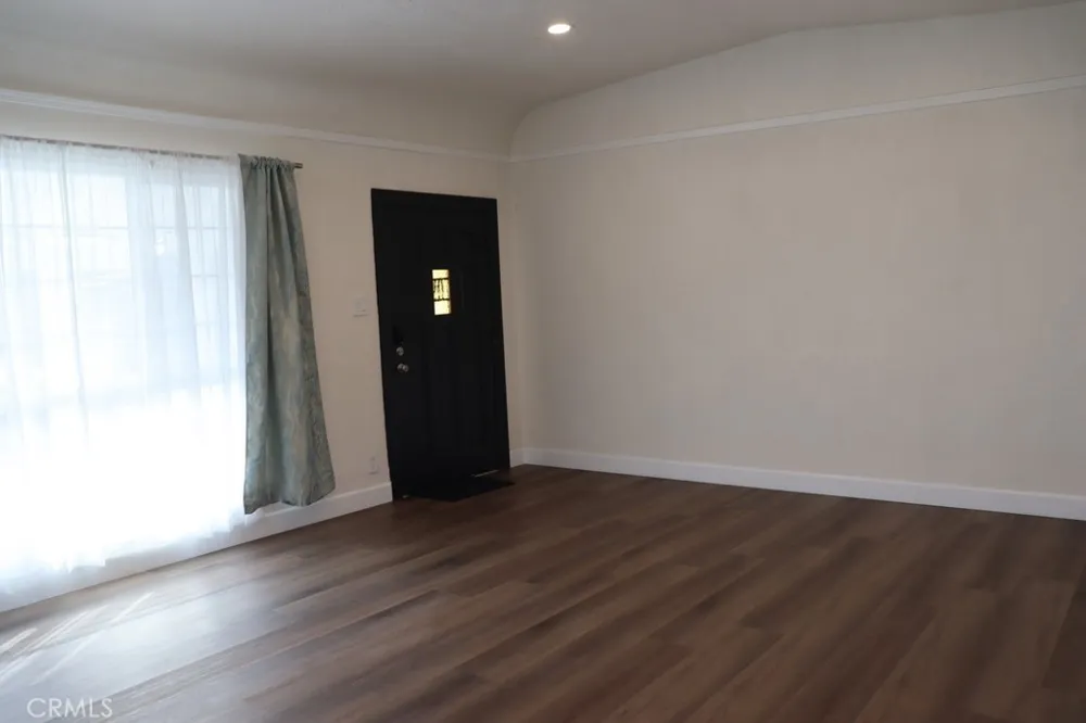 1917 W 74th Los Angeles, CA 90047