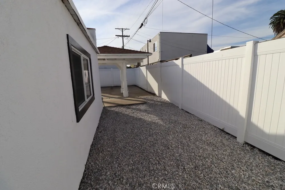 1917 W 74th Los Angeles, CA 90047