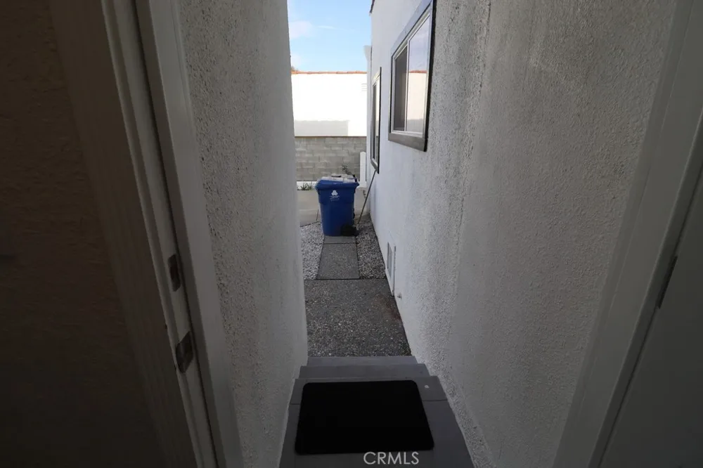 1917 W 74th Los Angeles, CA 90047