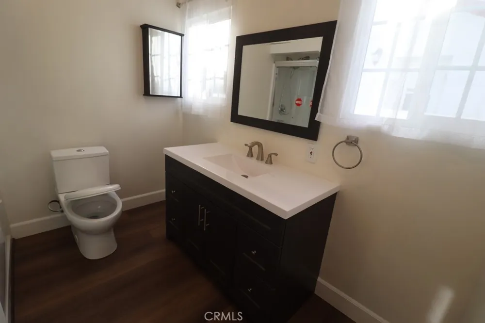 1917 W 74th Los Angeles, CA 90047