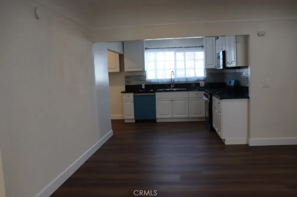 1917 W 74th Los Angeles, CA 90047