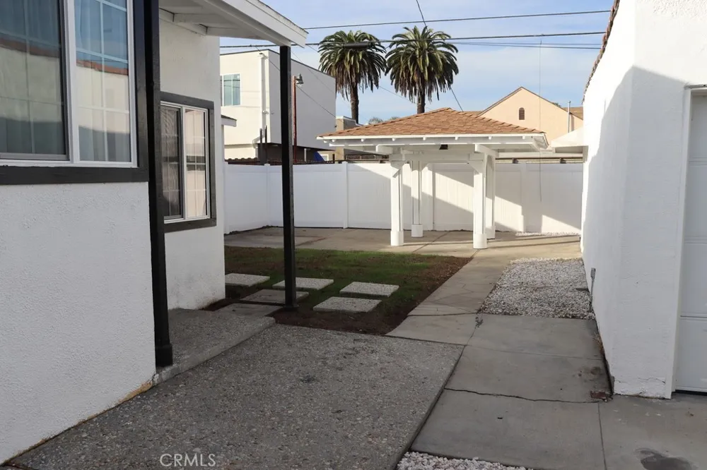 1917 W 74th Los Angeles, CA 90047