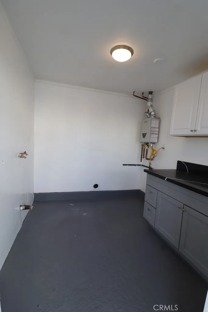 1917 W 74th Los Angeles, CA 90047