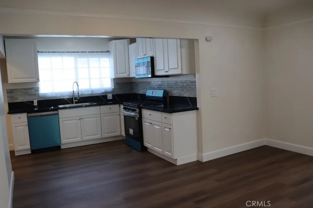 1917 W 74th Los Angeles, CA 90047