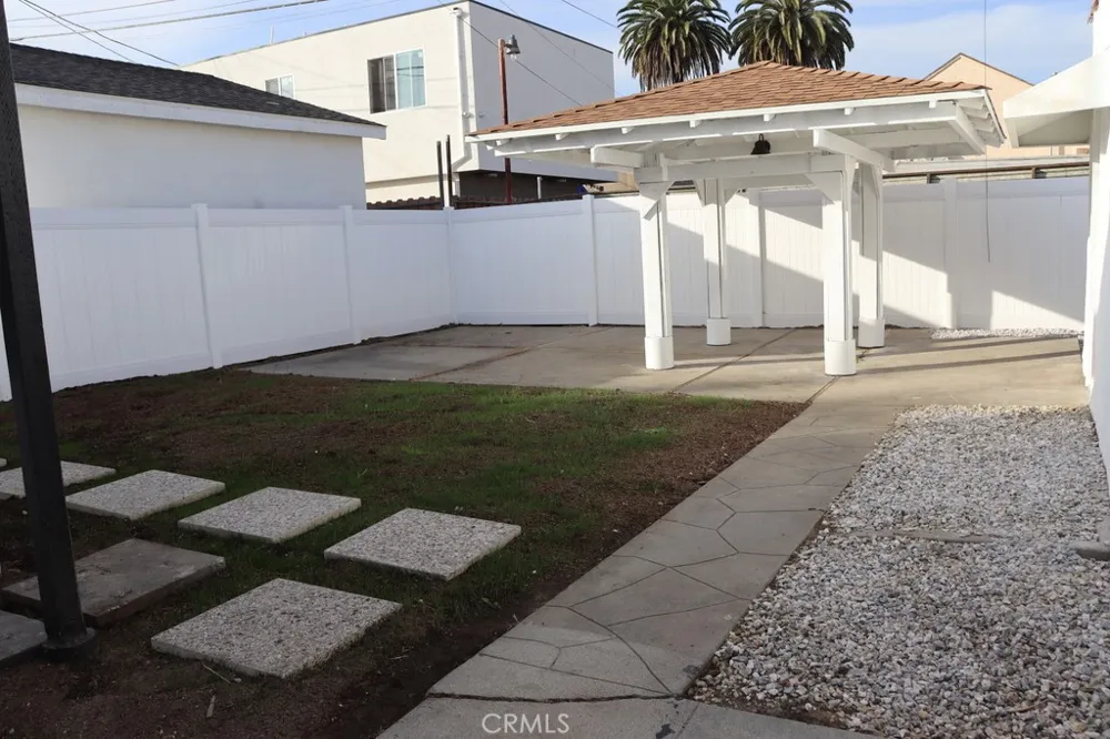 1917 W 74th Los Angeles, CA 90047