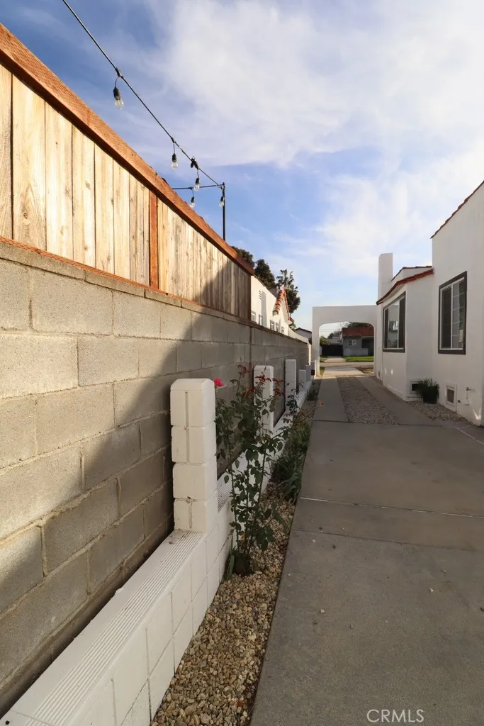 1917 W 74th Los Angeles, CA 90047