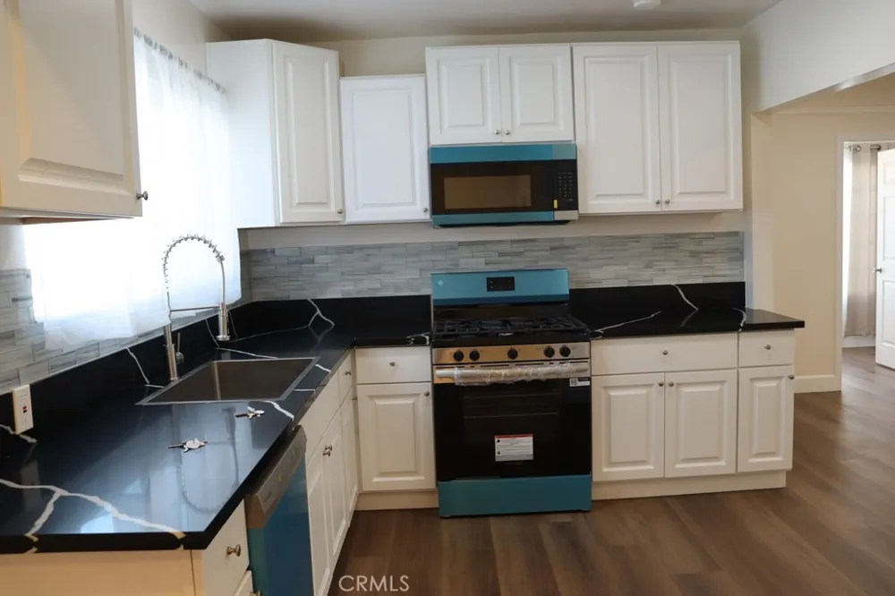 1917 W 74th Los Angeles, CA 90047