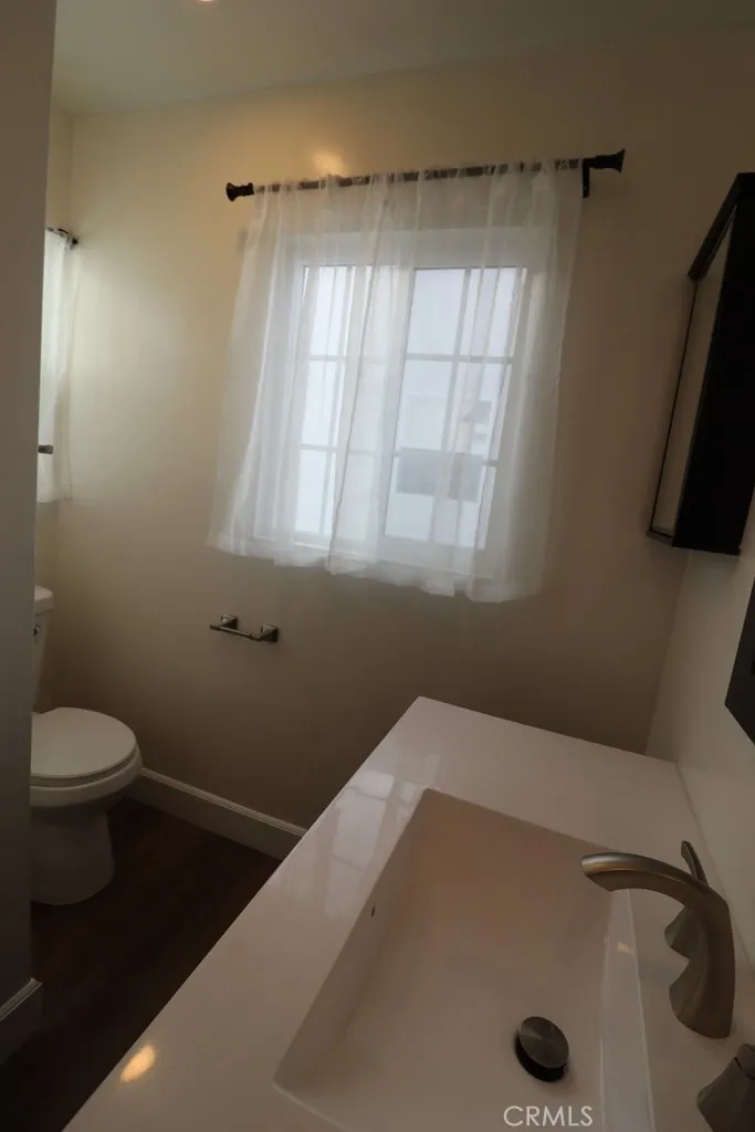 1917 W 74th Los Angeles, CA 90047